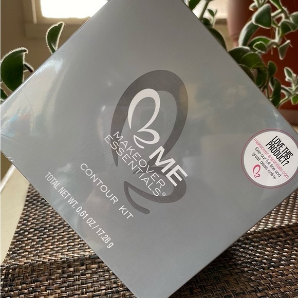 Makeover Essentials contour kit - Picture 2 of 5